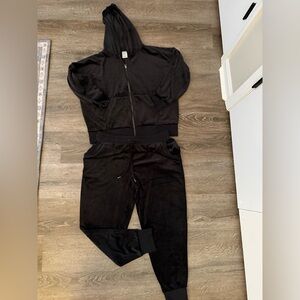 Felina Black velour Jogger Set SZ xl. Rip front sweatshirt with pouch pockets